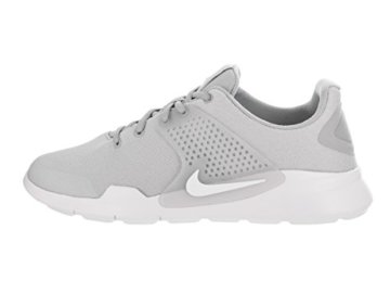 Nike Hallenschuhe in Grau