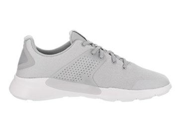 Nike Hallenschuhe in Grau